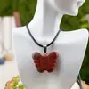 Colgante de Mariposa Tallada en Cristal Transfronterizo Piedra de Ágata Natural Ojo de Tigre Tallado Mariposa Pequeña Collar Literario Retro Joyería