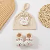 Conjunto de Chapéu para Bebê Recém-nascido Macio e Respirável + Meias de Tricô com Decoração de Boneca, Chapéu e Lenço de Cabeça Fofos e Doces para Bebê