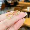 Pendientes de doble diamante de lujo ligero estilo coreano chapados en oro real, aros de nicho con microincrustaciones de circonita, pendientes versátiles y sencillos para el trabajo