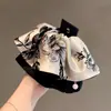 Pinza para el Pelo con Estilo Francés Retro de Moda Estilo Falda, Pasador Elegante de Lujo Ligero con Estampado, Pinza de Tiburón Elegante para la Parte Posterior de la Cabeza