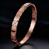 Pulsera de Acero Inoxidable Color Acero de Titanio Sin Color Mujer Alta Gama Lujo Ligero Personalidad Europea y Americana Galvanizado Antiguo Nuevo Llegada Diamante Totalmente Diamante