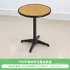 Conjunto Personalizado de Mesa e Quatro Cadeiras com Estrutura Simples de Liga de Alumínio Preta e Madeira Plástica na Cor Teak para Uso Externo em Cafés