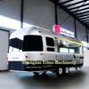 Camión de Desayuno Yibao de Shanghái Food Truck RV Móvil Camión de Atracción Camión de Barbacoa Quiosco de Comida Modelo de Exportación con Espejo