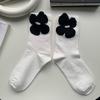 Calcetines de rompecabezas de pétalos tridimensionales para niños en el tubo primavera y otoño lindos INS moda negro y blanco verde flores pequeñas en el tubo calcetines para mujer