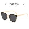 Gafas de sol cuadradas retro de nuevo estilo 2025 para mujer, populares en línea, para sesiones de fotos callejeras, con montura negra, lisas y anti-UV.