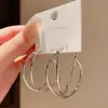 Pendientes de Aro de Metal Estilo Europeo y Americano para Mujer, Pendientes Elegantes Versátiles de Tendencia de Gama Alta con Cierre de Plata para el Trabajo