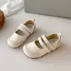Zapatos de piel para niña colección otoño 2025 estilo princesa zapatos planos de suela blanda para verano, adecuados para combinar con faldas, mocasines plateados, zapatos para niños