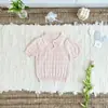Verano 2026 Nuevo Estilo Coreano Ropa de Punto para Bebé Niña Calada Solapa Encaje Hilo de Algodón Manga Corta Ropa de Punto Top de Manga Corta