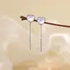 Brincos de Pedra da Lua Iridescente em Formato de Coração, Doces e Elegantes, Luxo Leve, Delicados e Compactos, Brincos Curtos Simples