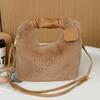 Bolsa de Mão de Pelúcia de Alta Qualidade, Nova Moda Primavera e Verão Bolsa Peluda, Bolsa Transversal Versátil de Nicho, Bolsa de Mão