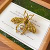 Broche vintage de abeja de imitación de perla, estilo antiguo medio, estilo francés, ramillete para traje, accesorios de alta gama para mujer.
