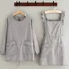 Delantal largo impermeable estilo coreano para cocinar en la cocina casera, overol anti-manchas, adecuado para comer y uso al aire libre, ropa de trabajo con texto impreso