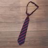 Traje de hombre perezoso con corbata pequeña jk de rayas rojas y parte inferior azul marino, estilo universitario, para estudiantes, sin pajarita, decoración para mujer.