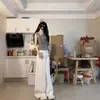 Camiseta corta de nuevo diseño 2026 para mujer, estilo nicho, sin hombros, manga corta, top corto único y chic de verano con giro en un hombro