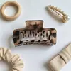 Presilha de Garra Quadrada Vazada Cor Tartaruga Retro Mais Vendida, Clipe Tubarão de Tamanho Médio com Textura de Acetato Acessório de Cabelo Atacado