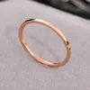Anillo Redondo de Acero de Titanio Galvanizado de Gama Alta Japonés y Coreano Anillo de Pareja Anillo de Acero Inoxidable de Nicho que No se Desvanece para Mujeres