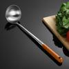 Espátula al por mayor de mango largo de roble cocina hogar acero inoxidable 304 cuchara para sopa colador pala para freír juego de utensilios de cocina
