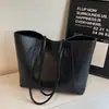 La popular bolsa tote de gran capacidad para mujer de este año es la nueva bolsa casual simple para el hombro 2026, moderna y versátil para ir al trabajo.