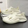 Sapatos furados estilo masculino para uso externo respiráveis modernos com sensação de calçar e tirar bico fechado chinelos casuais esportivos antiderrapante
