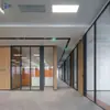 Mampara de Vidrio Esmerilado para Oficina Mampara de Pared Divisoria de Vidrio Doble Capa de Aluminio Insonorizado Edificio de Oficinas Sala de Conferencias Fabricante de Mamparas