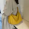 Bolso Cruzado de Lona de Gran Capacidad para Mujer 2025 Nuevo Textura Casual Versátil Moda Bolso Dumpling Artístico para Viaje Bolso de Moda