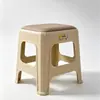 Taburete redondo de plástico engrosado, apilable para uso doméstico, adecuado para sofás de sala de estar, y se puede usar como un simple taburete para cambiarse los zapatos