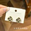 Aretes Cuadrados con Forma de Diamante para Mujer 2025 Negros Pequeños Fragancia Aretes de Aguja de Plata S925 con Letras de Diamante Do Aretes Populares