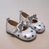 Sapatos de Couro com Laço para Meninas Estilo Primavera e Outono Solado Macio Sapatos Mary Jane Sapatos de Princesa Sapatos Individuais para Bebês de 3 a 6 Anos Novo Estilo 2026
