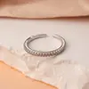 Anillo de Zirconia Incrustado con Diamantes para Mujer, Diseño de Nicho, Moderno, Único, Sencillo, Elegante, Versátil, Lujo Ligero, Anillo de Dedo Índice de Gama Alta
