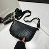 Bolso de Diseño Nicho Retro con Patrón Tejido para Mujer 2025 Verano Nuevo Popular Elegante Bolso Bandolera de Pecho Moda Riñonera