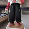Pantalones deportivos grises tipo jogger para niño, nuevos pantalones largos casuales holgados de primavera y otoño para niños, pantalones deportivos versátiles y elegantes para niños pequeños y niños pequeños