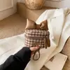 Bolso Transfronterizo Estilo Chanel con Lazo para Mujer Modelo Nuevo 2024 Bolso Cruzado de Cadena Dulce Moda Bolso Labial para Niñas