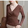 Camiseta de Malha Base para Mulheres, Primavera e Outono 2026, Moda Feminina, Gola V Cruzada, Manga Média, Blusa Interna de Manga 3/4, Corte Justo