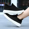 Novo sapato infantil de outono para meninos e meninas, tênis de malha, sapato com trama vazada, sapato tipo meia slip-on, sapatos casuais