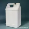 O fabricante fornece baldes quadrados brancos em estoque com uma grande capacidade de 4 litros, feitos de material HDPE.