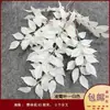 Decoração de Casamento com Flores Brancas, Peônias, Phalaenopsis, Rosas, Arranjos Florais de Teto e Arranjos Florais Pretos para o Salão de Casamento