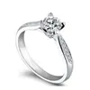 Anel de diamante com quatro garras em prata de lei S925 Popular Europeu e Americano Simples Moda Clássico Micro Diamante Anel de pulso feminino