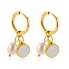 Pendientes de botón redondos estilo francés de lujo ligero, elegantes, retro, versátiles, superficie con goteo de aceite blanco, perla de agua dulce, acero inoxidable
