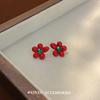 Pendientes navideños de flor roja pequeña 2024, nuevos pendientes de otoño e invierno, elegantes, de estilo retro, sencillos y combinables.