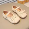 Sapatos de Couro Infantis 2026 Primavera/Verão Novo Estilo Coreano Versátil Laço Sapatos de Princesa para Meninas Sola Macia Elegantes Sapatos Individuais