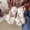 Primavera y verano nueva moda punta redonda suela blanda antideslizante sandalias y pantuflas floral hogar en línea popular corazón de niña una palabra pantufla ins