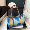 Bolsa de Grande Capacidade para Mulheres 2025 Nova Moda Outono Estilo Simples Preguiçoso Uma Alça Roupas de Trabalho Bolsa Tote Casual de Mão