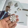 Parches Adhesivos de Tonos Grises Adhesivos Autoadhesivos para Chaqueta de Plumas Sin Costuras Flor Pequeño Tamaño Bordados Ropa Agujero Adhesivos Decorativos de Tela