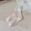 Calcetines largos de otoño e invierno para mujer, calcetines de algodón dulces, calcetines de media pantorrilla transpirables y resistentes al olor, calcetines apilados florales sin costuras estilo coreano para otoño