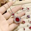 Colgante de camelia brillante de lujo con imitación de rubí, diseño medieval para mujer, colgante de corindón rojo para cena.