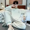 Pijama de invierno para hombre en stock, estilo nuevo, pijama acolchado de algodón al aire, casual, alta calidad, manga larga, adecuado para usar afuera como ropa de estar.