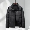Jaqueta de Penas Masculina 2026 Outono/Inverno Gola Alta Versão com Zíper Padrão Nacional 90% Penas de Pato Branco Jovem Casual Quente Casaco de Penas