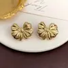 Pendientes Transfronterizos Estilo Vintage Mediados de Siglo con Tachuelas Retro de Nudo de Lazo Texturizado, Lujo Ligero y Sensación de Alta Gama