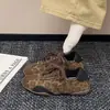 Zapatillas de ballet con estampado de leopardo para mujer, zapatos casuales que aumentan la altura, zapatillas retro retro para el otoño de 2026