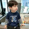 Camiseta de manga larga para niño, nuevo modelo primavera y otoño 2026, top de algodón puro para niños, capa interior para niños mayores, camiseta base de imitación de dos piezas
